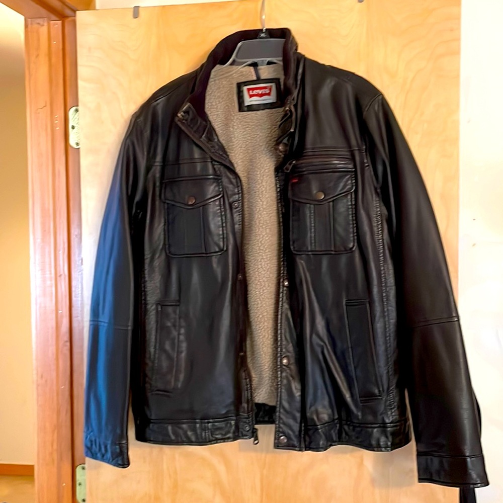 *Brand New* Black leather Levi’s bomber jacket. Size large